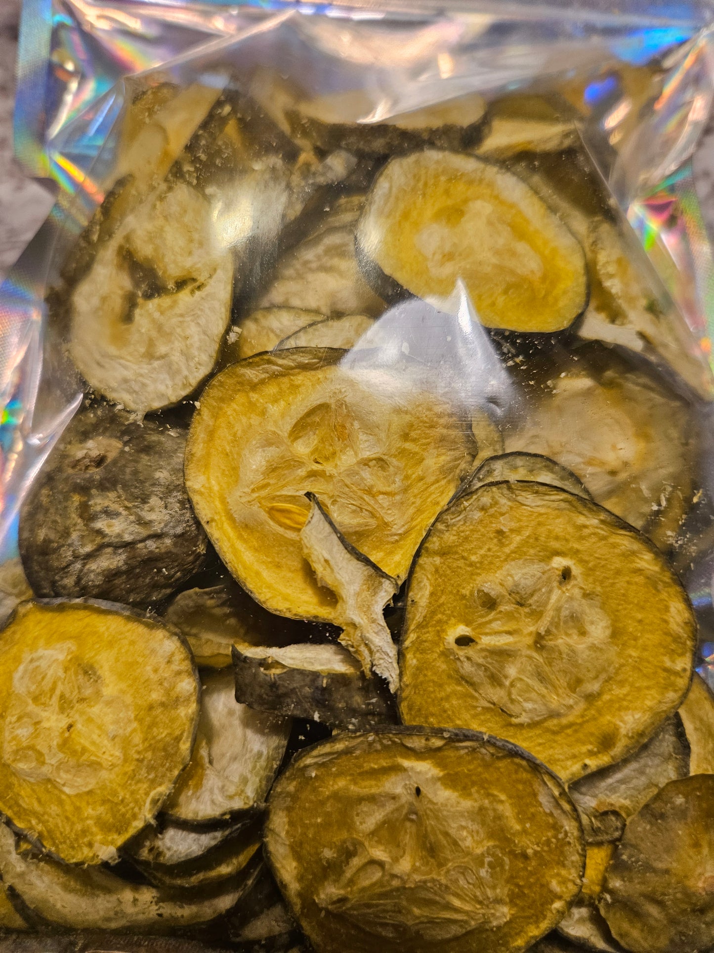 Freeze dried dill pickles